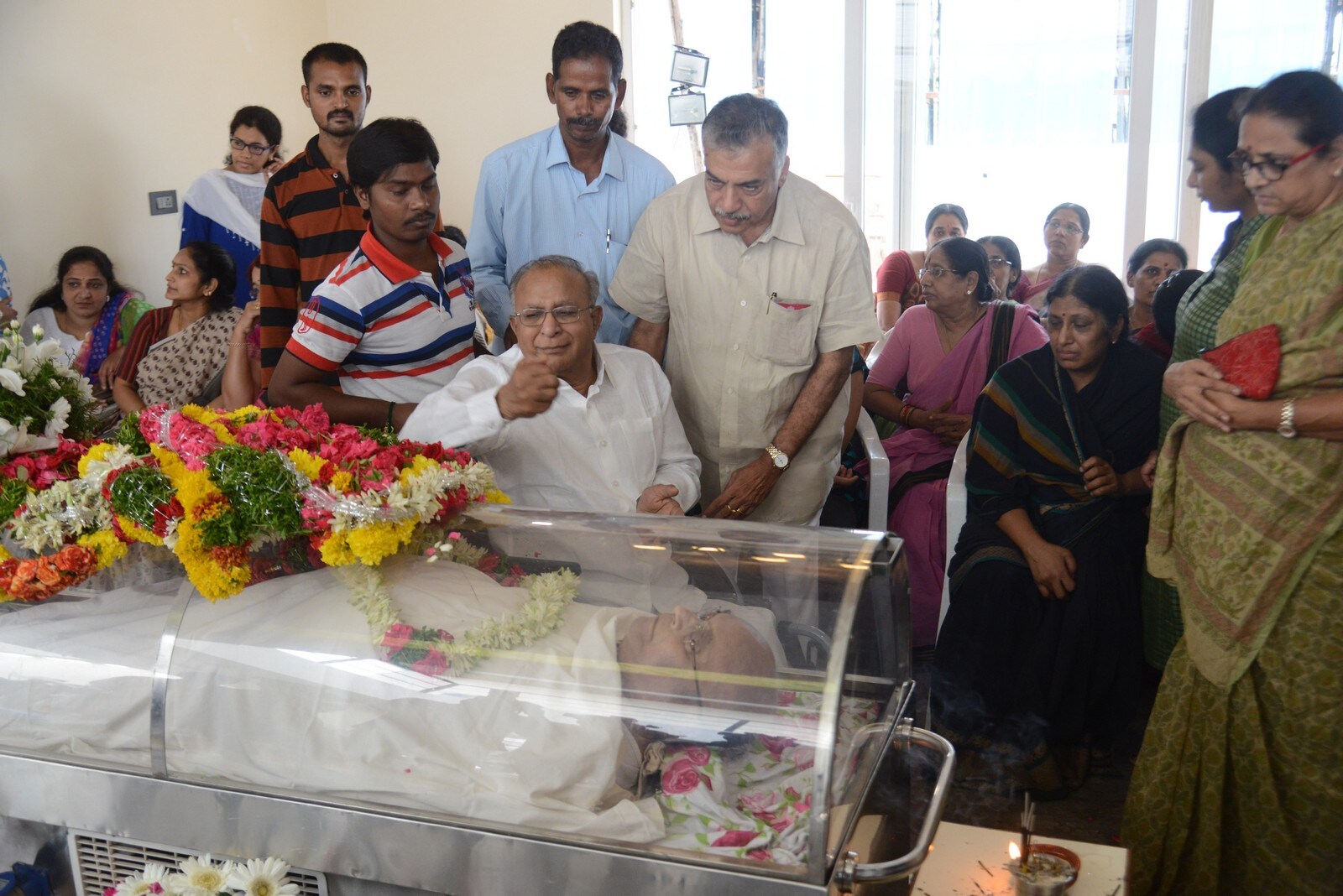 vips and celebrities condolance to c narayana reddy
