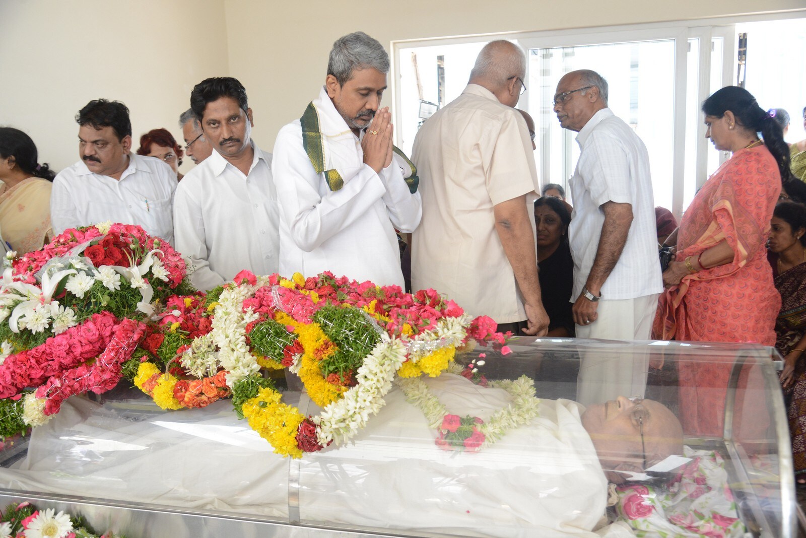 vips and celebrities condolance to c narayana reddy