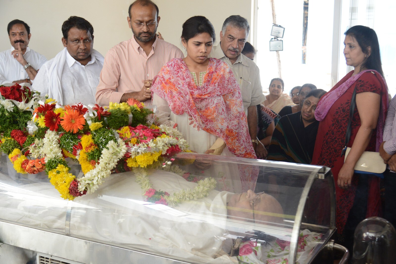 vips and celebrities condolance to c narayana reddy