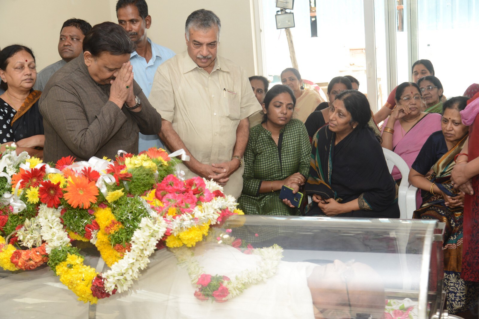 vips and celebrities condolance to c narayana reddy