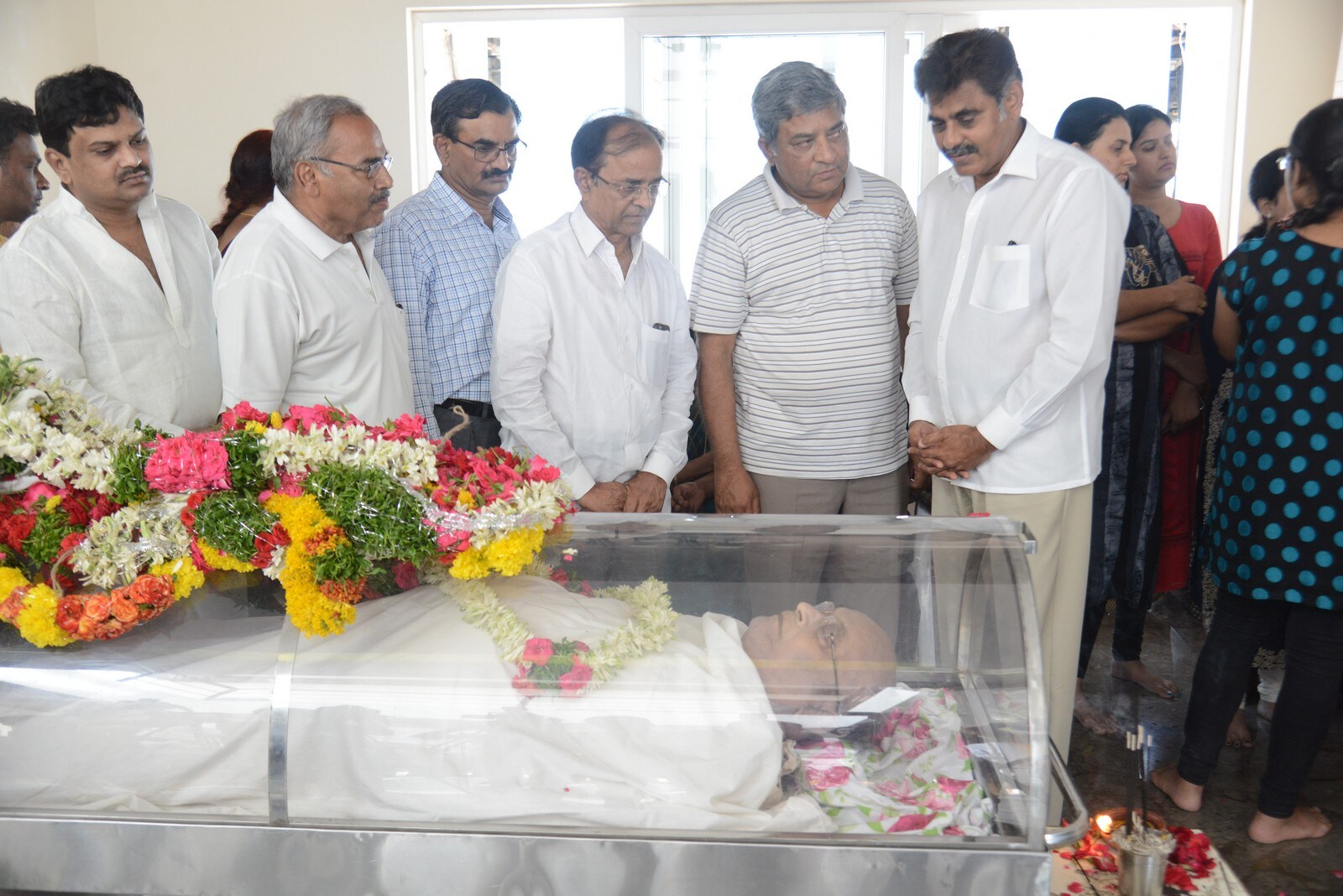 vips and celebrities condolance to c narayana reddy
