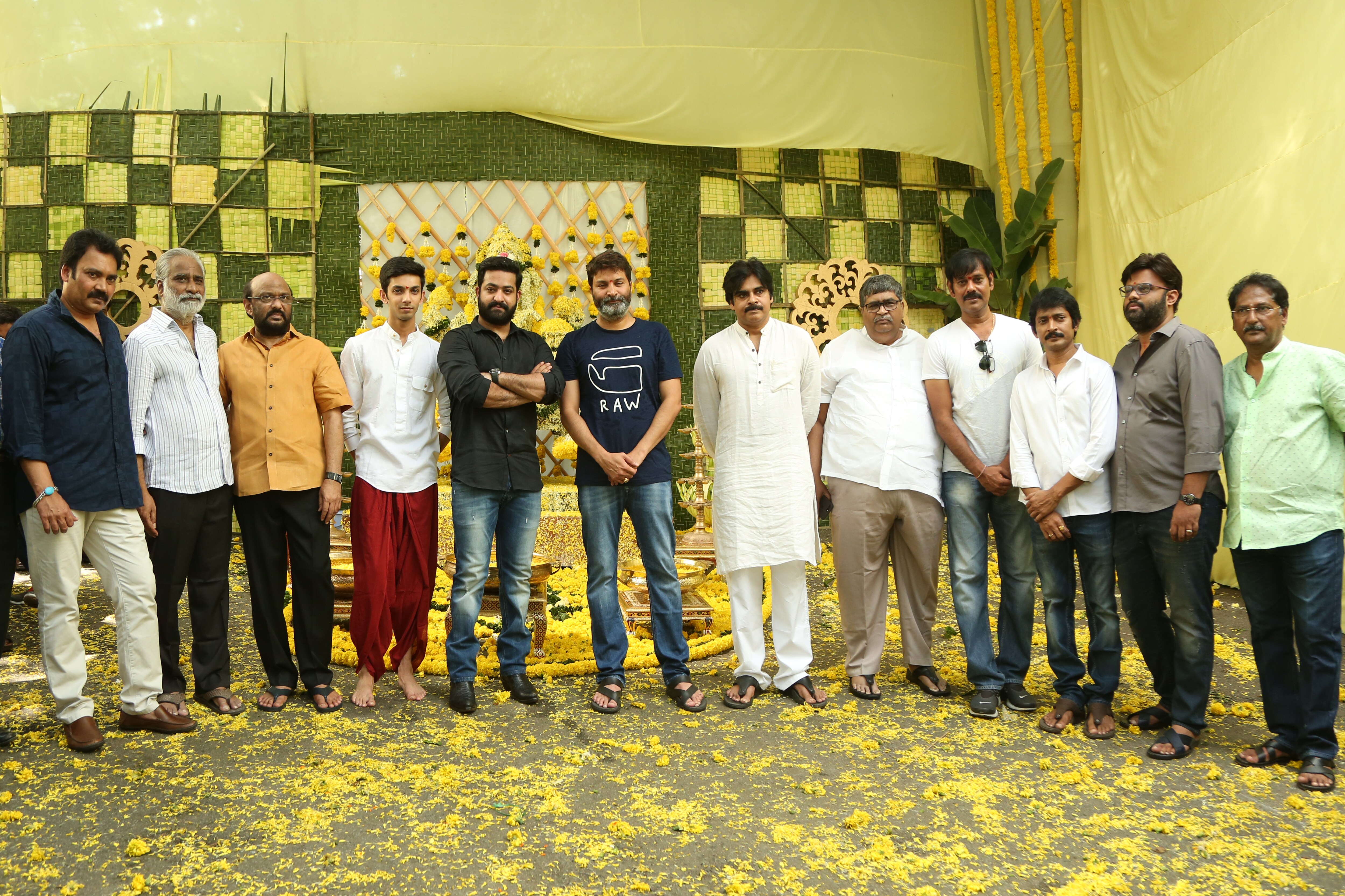 ఎన్టీఆర్ 28వ మూవీని ప్రారంభించిన పవన్ కళ్యాణ్ ఫొటో గ్యాలరి