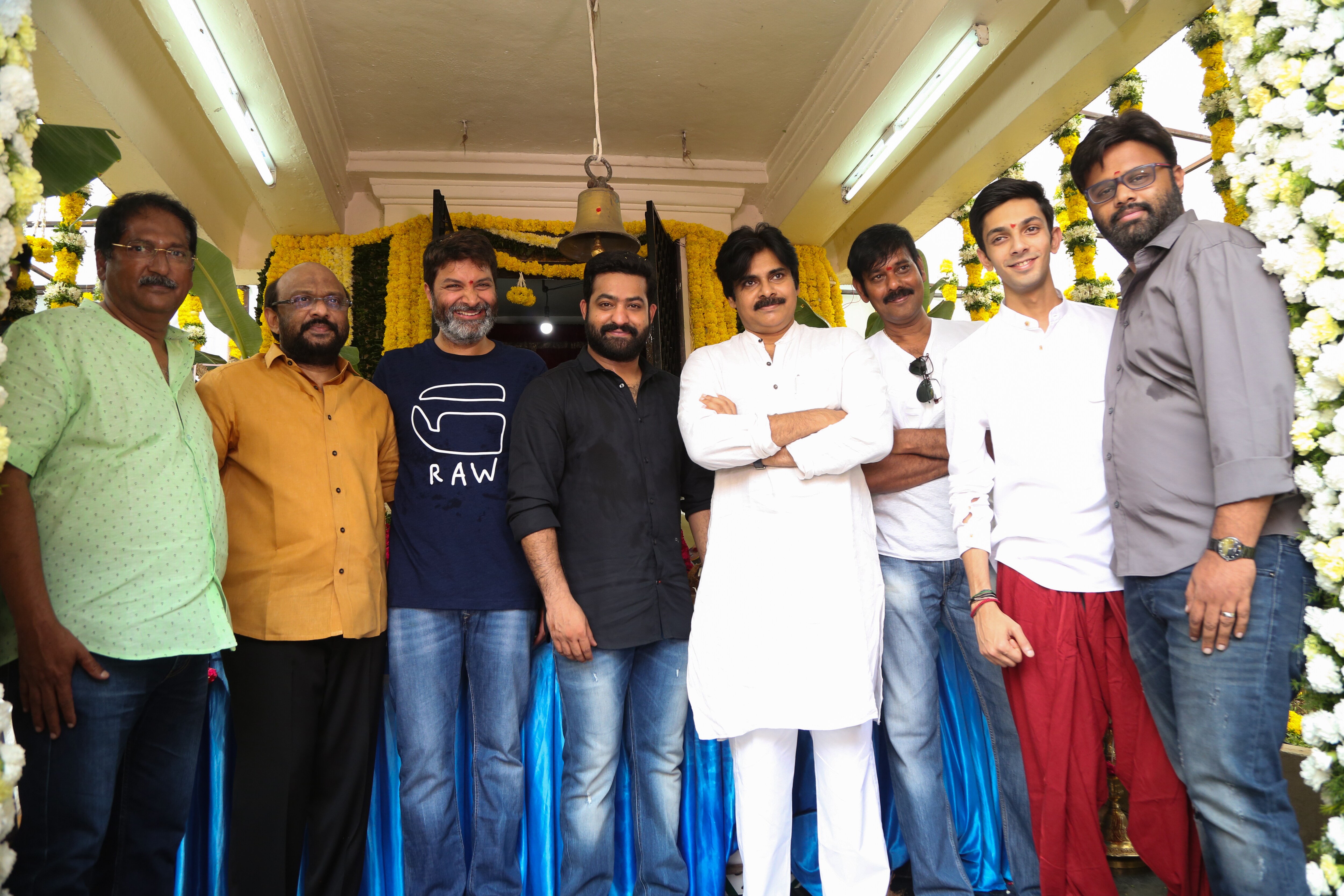 ఎన్టీఆర్ 28వ మూవీని ప్రారంభించిన పవన్ కళ్యాణ్ ఫొటో గ్యాలరి