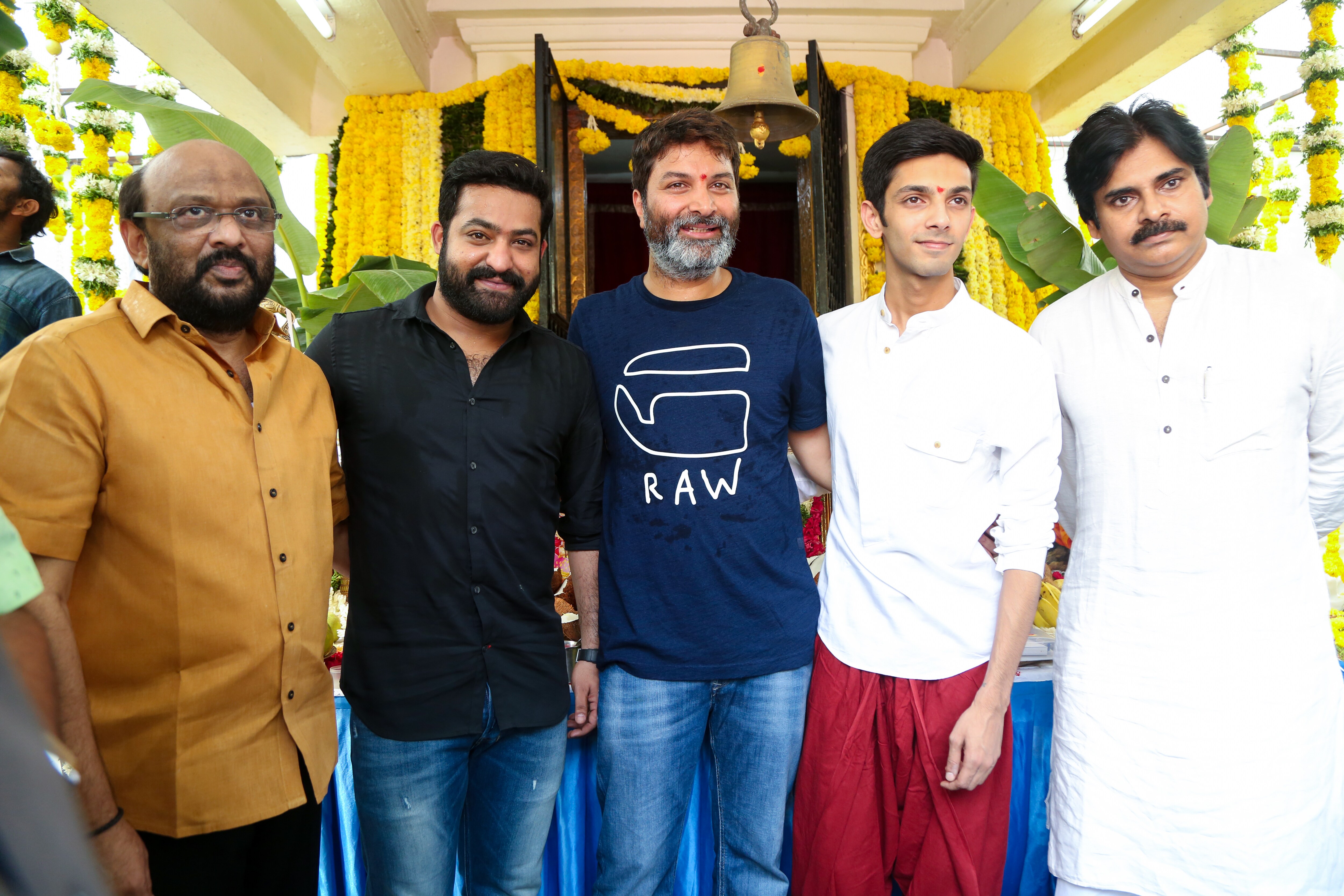 ఎన్టీఆర్ 28వ మూవీని ప్రారంభించిన పవన్ కళ్యాణ్ ఫొటో గ్యాలరి