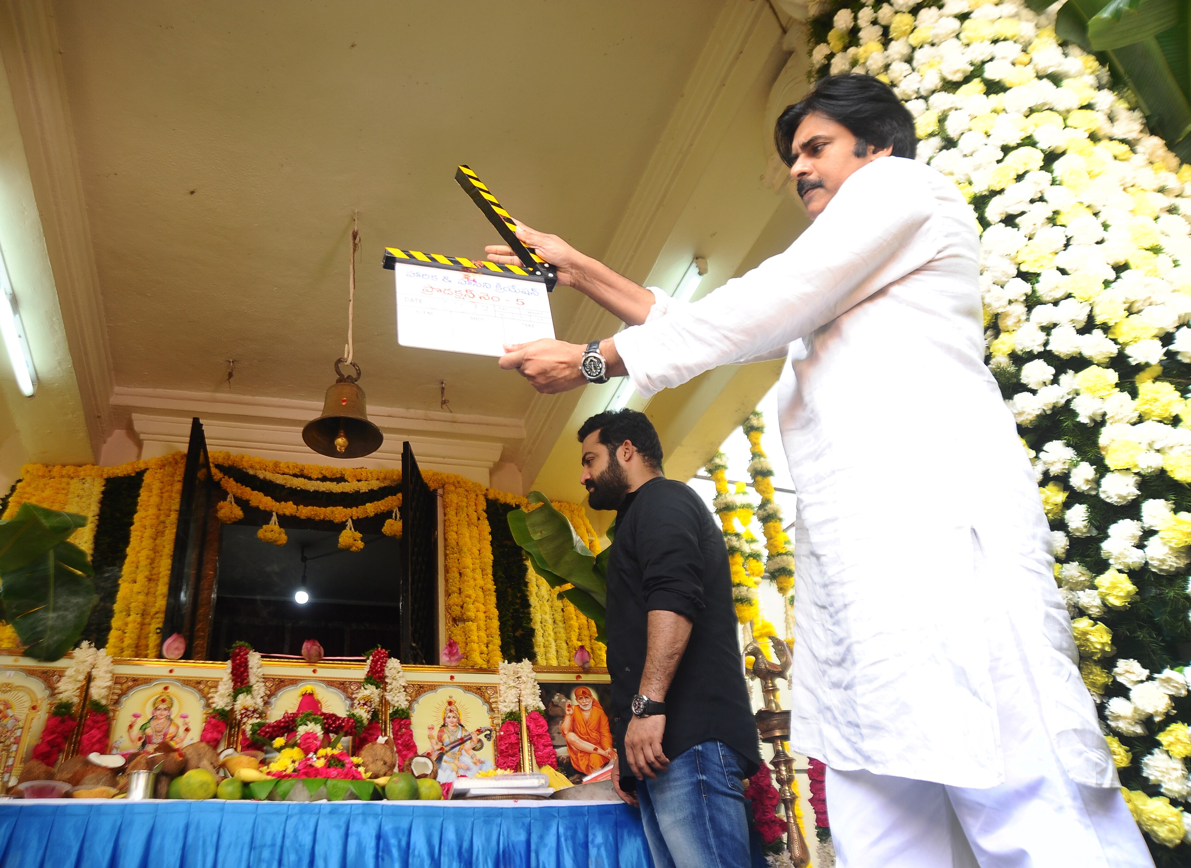 ఎన్టీఆర్ 28వ మూవీని ప్రారంభించిన పవన్ కళ్యాణ్ ఫొటో గ్యాలరి