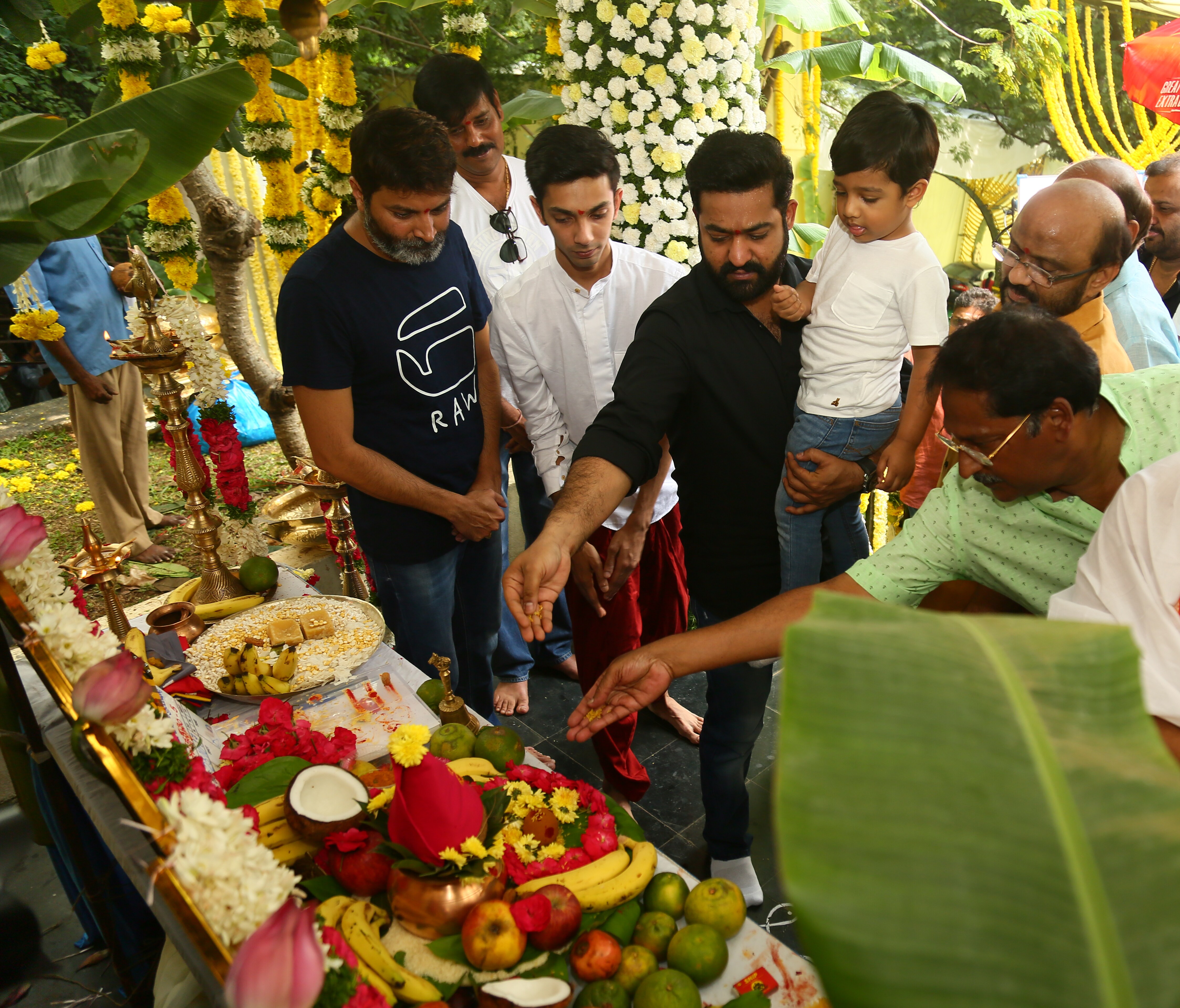ఎన్టీఆర్ 28వ మూవీని ప్రారంభించిన పవన్ కళ్యాణ్ ఫొటో గ్యాలరి