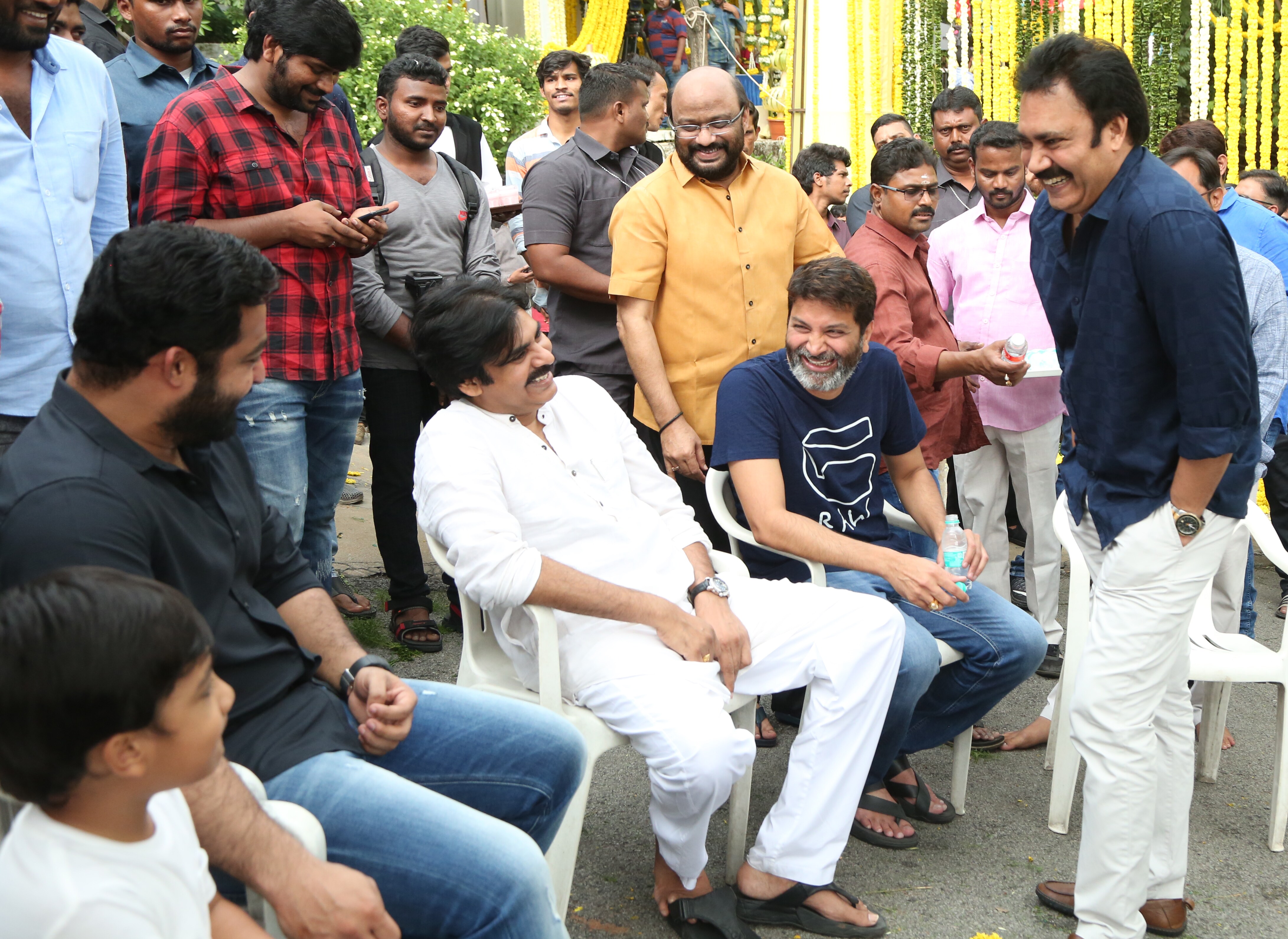 ఎన్టీఆర్ 28వ మూవీని ప్రారంభించిన పవన్ కళ్యాణ్ ఫొటో గ్యాలరి