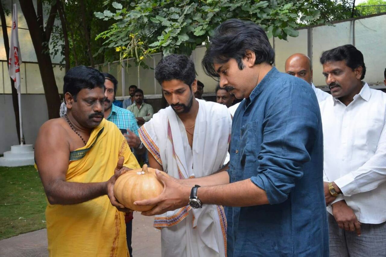 జనసేన పార్టీ ఆఫీస్ ను ఓపెనింగ్ చేసిన పవన్ కళ్యాణ్