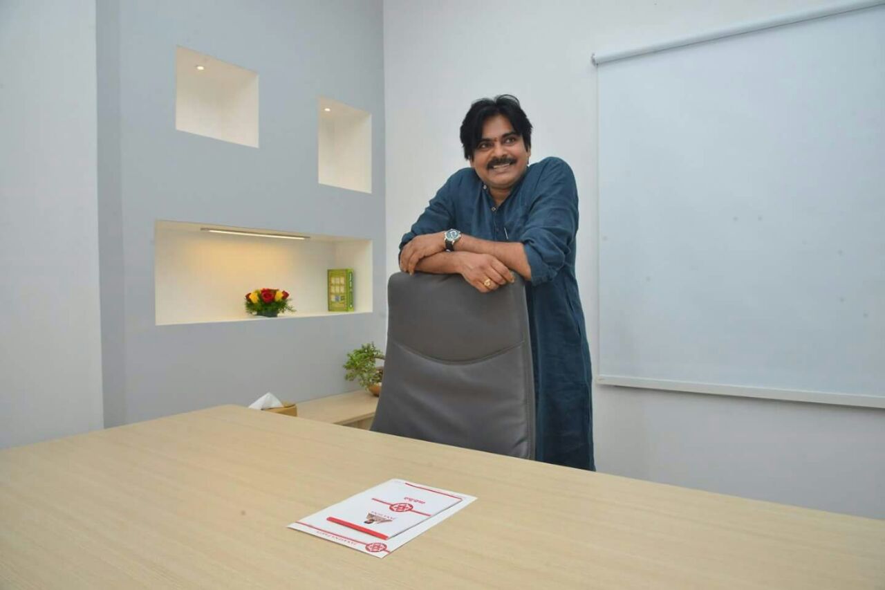 జనసేన పార్టీ ఆఫీస్ ను ఓపెనింగ్ చేసిన పవన్ కళ్యాణ్