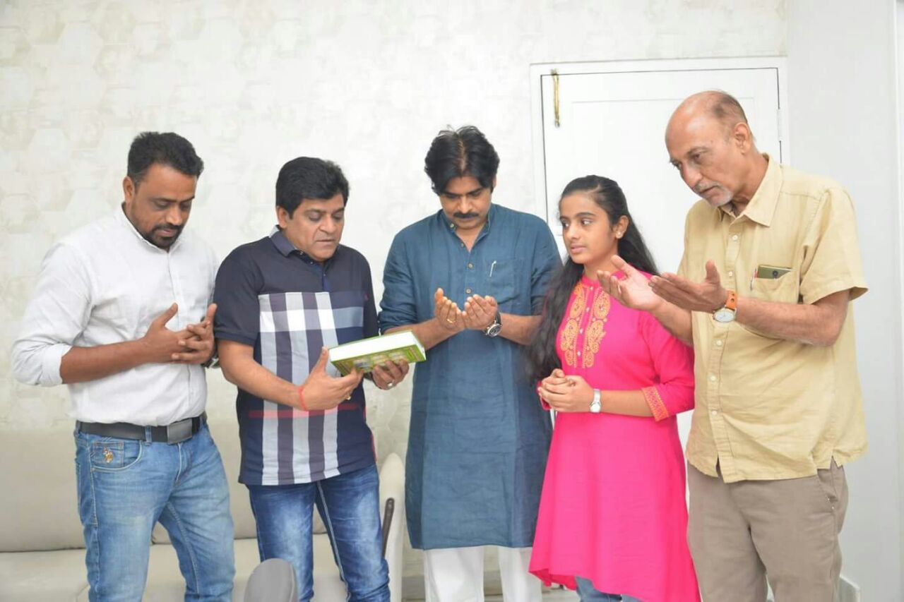 జనసేన పార్టీ ఆఫీస్ ను ఓపెనింగ్ చేసిన పవన్ కళ్యాణ్