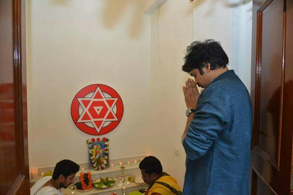 జనసేన పార్టీ ఆఫీస్ ను ఓపెనింగ్ చేసిన పవన్ కళ్యాణ్