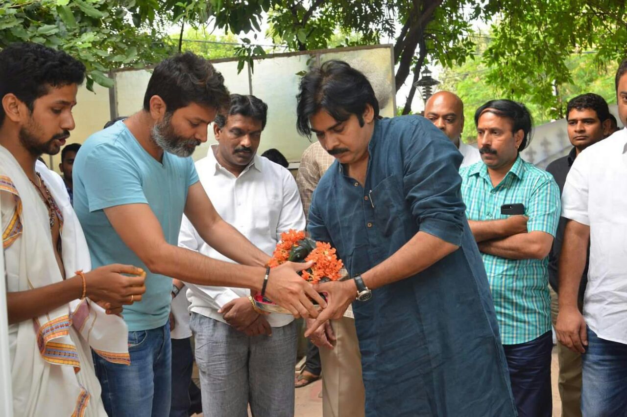 జనసేన పార్టీ ఆఫీస్ ను ఓపెనింగ్ చేసిన పవన్ కళ్యాణ్