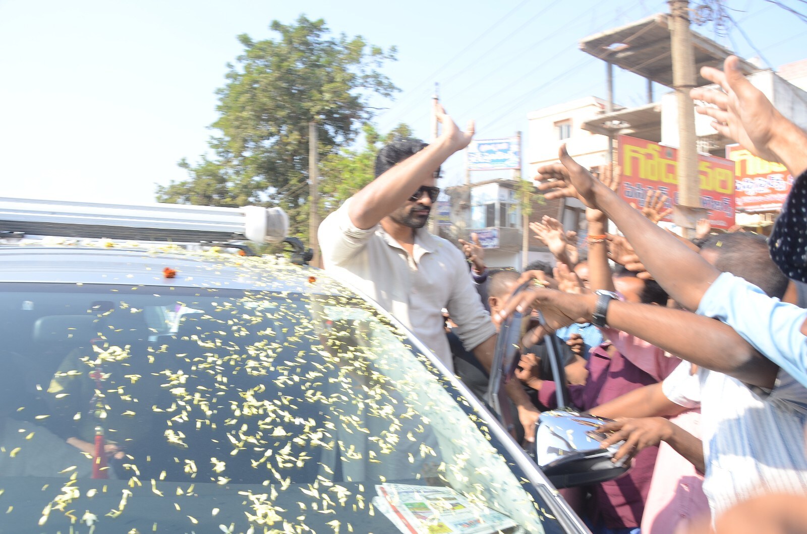 ద్వారకా తిరుమలలో జవాన్ మూవీ టీమ్