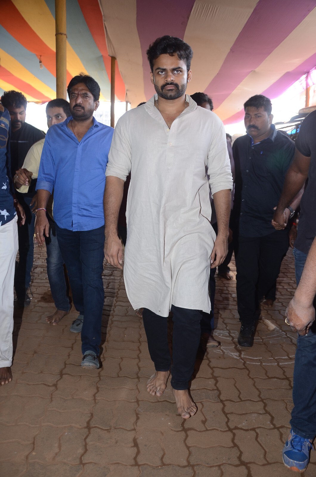 ద్వారకా తిరుమలలో జవాన్ మూవీ టీమ్