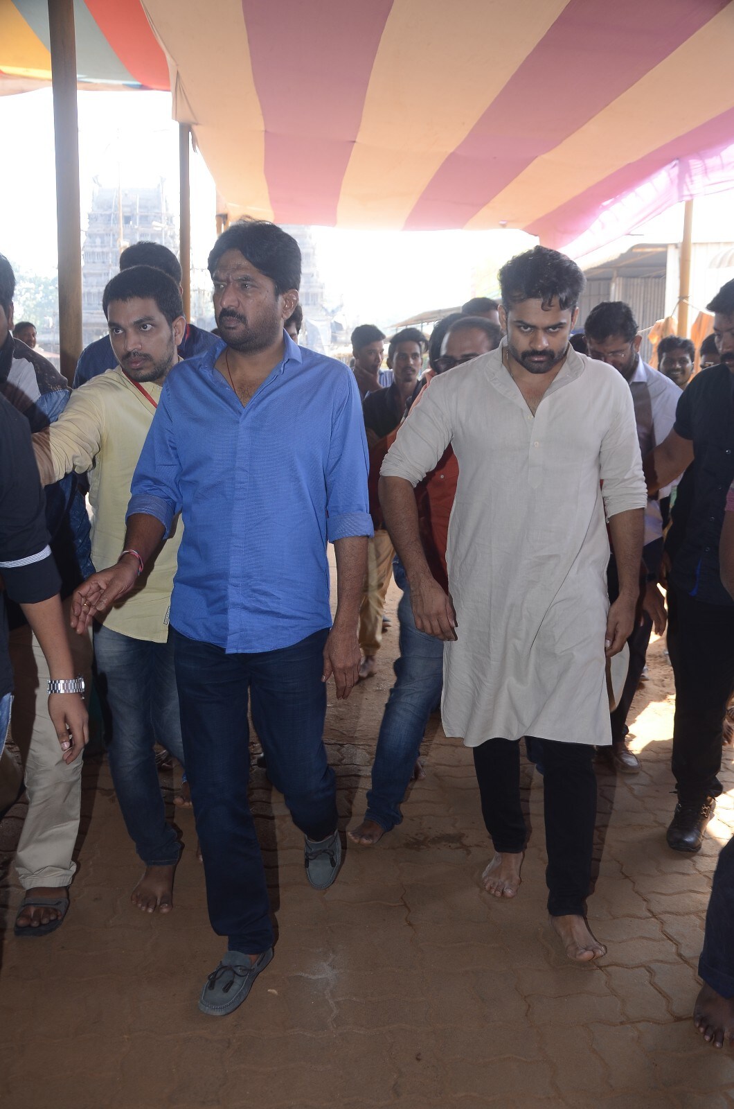 ద్వారకా తిరుమలలో జవాన్ మూవీ టీమ్