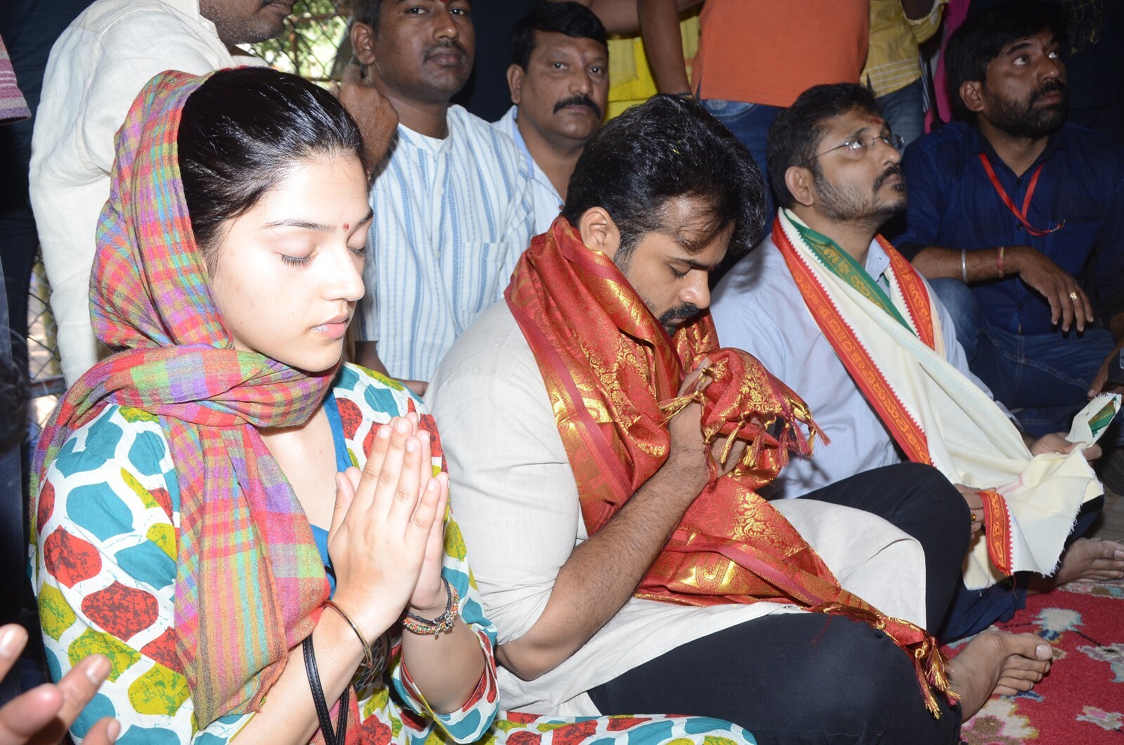 ద్వారకా తిరుమలలో జవాన్ మూవీ టీమ్