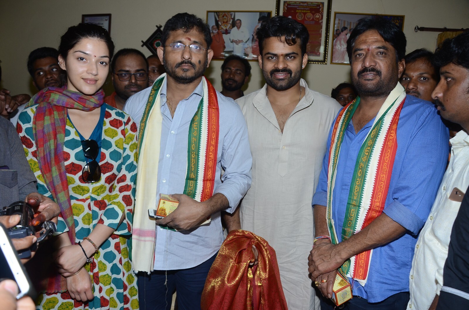 ద్వారకా తిరుమలలో జవాన్ మూవీ టీమ్