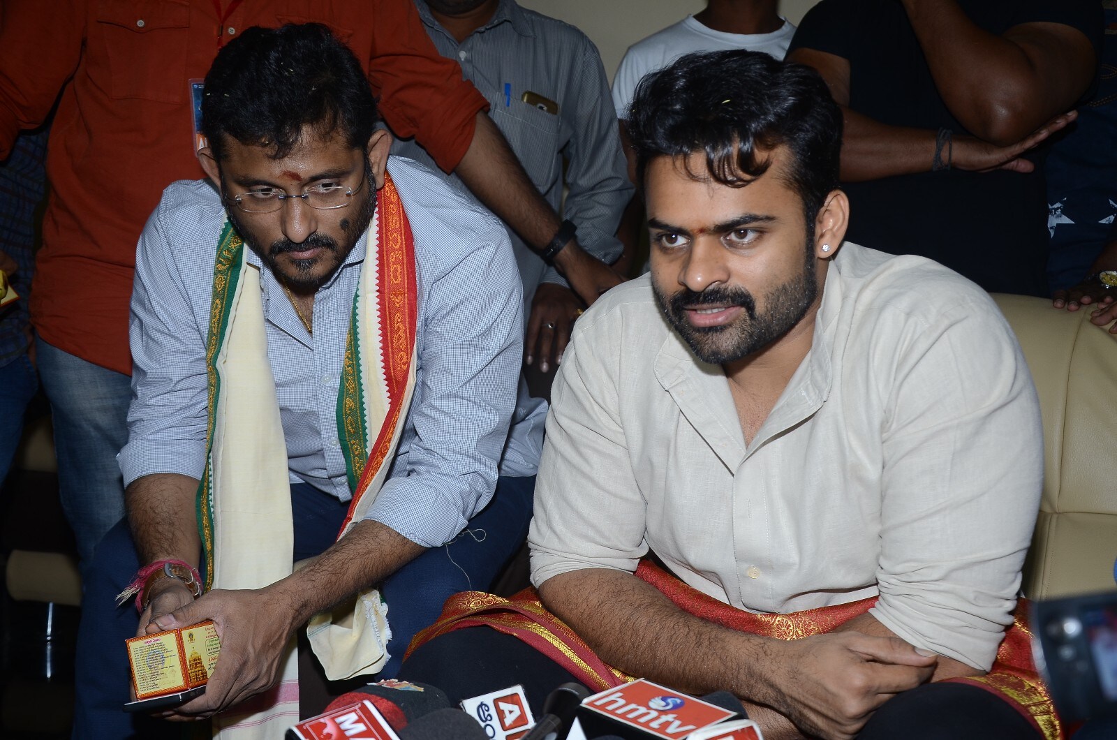 ద్వారకా తిరుమలలో జవాన్ మూవీ టీమ్