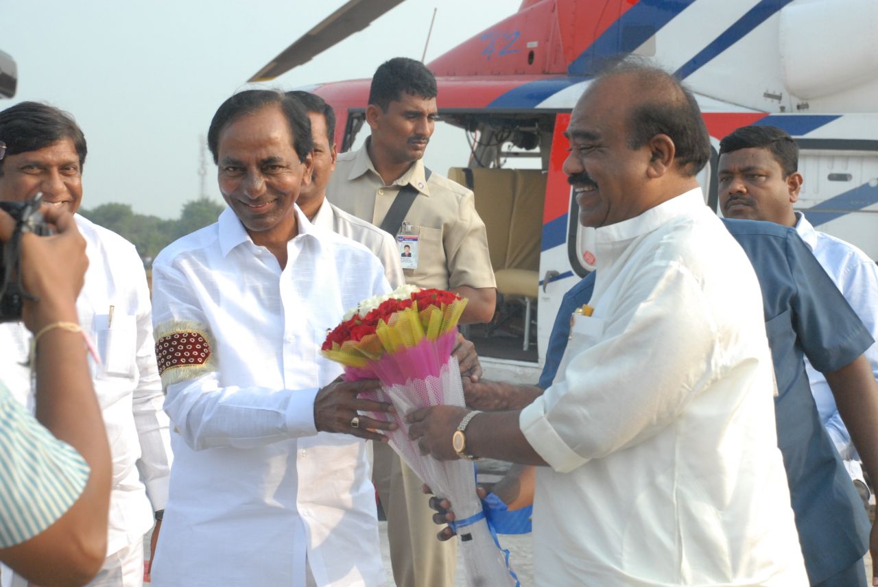 కాకతీయ టెక్స్ టైల్స్ పార్క్ శంకుస్థాపన కార్యక్రమంలో కేసీఆర్