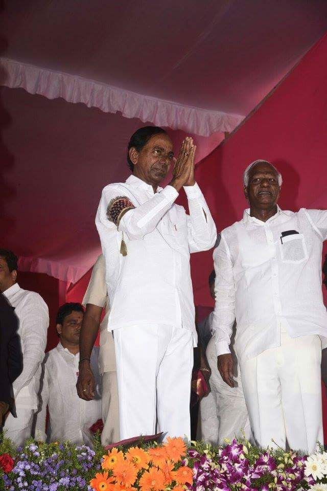 కాకతీయ టెక్స్ టైల్స్ పార్క్ శంకుస్థాపన కార్యక్రమంలో కేసీఆర్