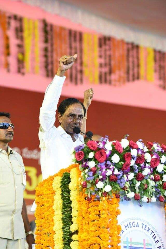 కాకతీయ టెక్స్ టైల్స్ పార్క్ శంకుస్థాపన కార్యక్రమంలో కేసీఆర్