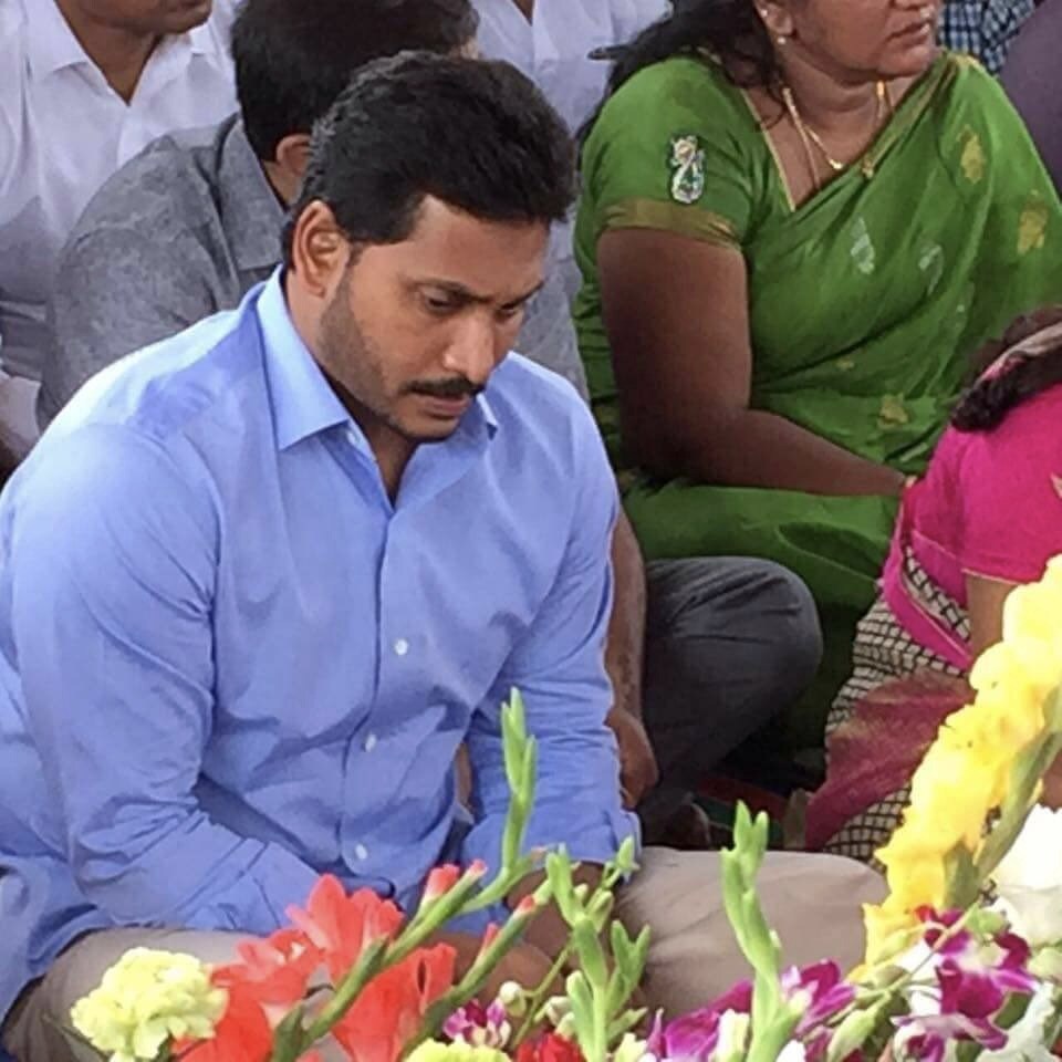 2014లో ఉమ్మడి ఏపీ రాష్ట్రం ఏపీ, తెలంగాణ రాష్ట్రాలుగా విభజించారు. 2019 ఎన్నికల్లో ఏపీ రాష్ట్రంలో వైఎస్ జగన్ నేతృత్వంలో వైఎస్ఆర్సీపీ అధికారంలోకి వచ్చింది. ఏపీ రాష్ట్రంలో వైసీపీ 151 అసెంబ్లీ సీట్లను దక్కించుకొంది. ఈ ఎన్నికల్లో టీడీపీ కేవలం 23 స్థానాలకే పరిమితమైంది.