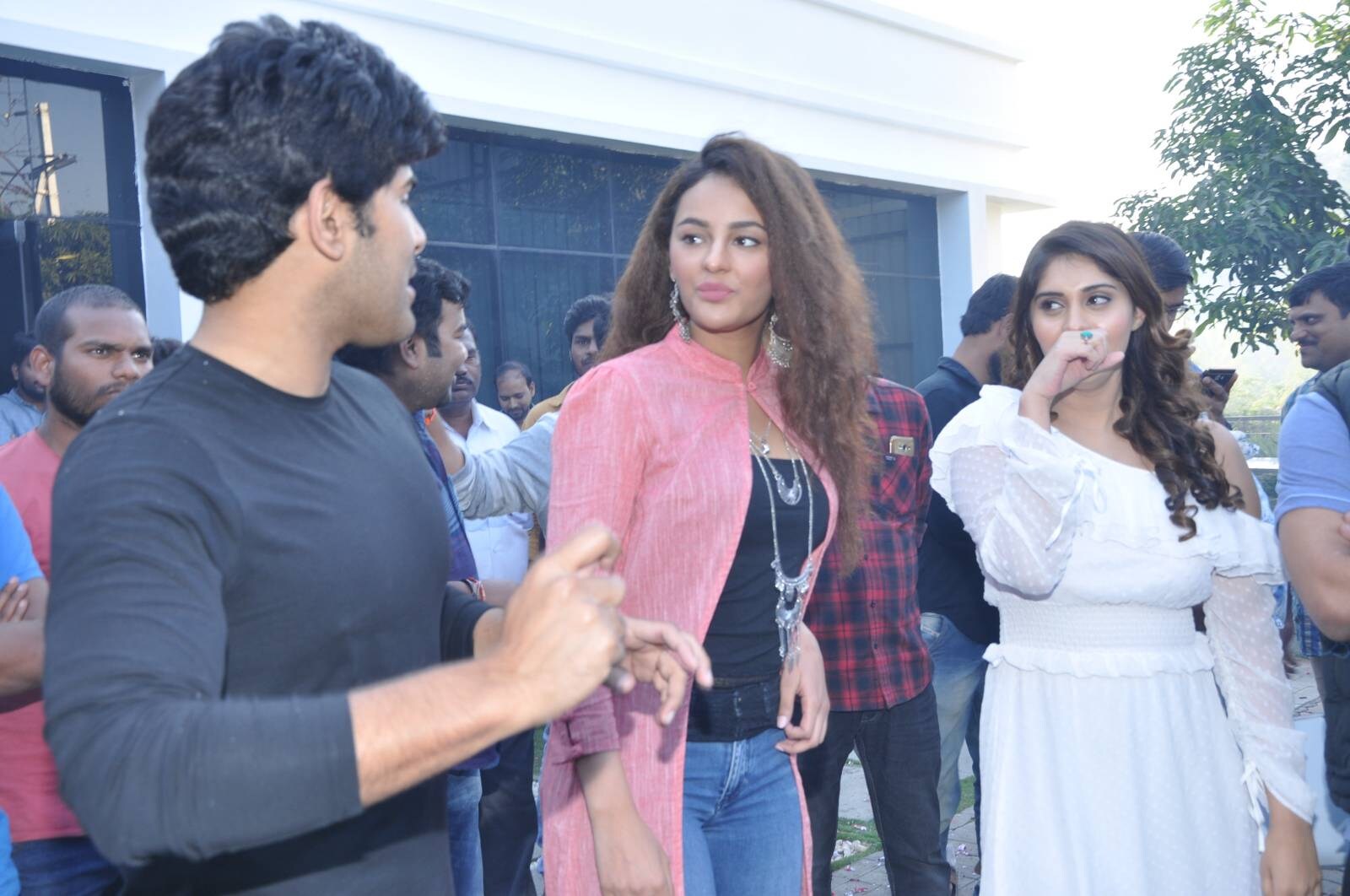 ఒక్క క్షణం మూవీ సక్సెస్ మీట్ గ్యాలరీ
