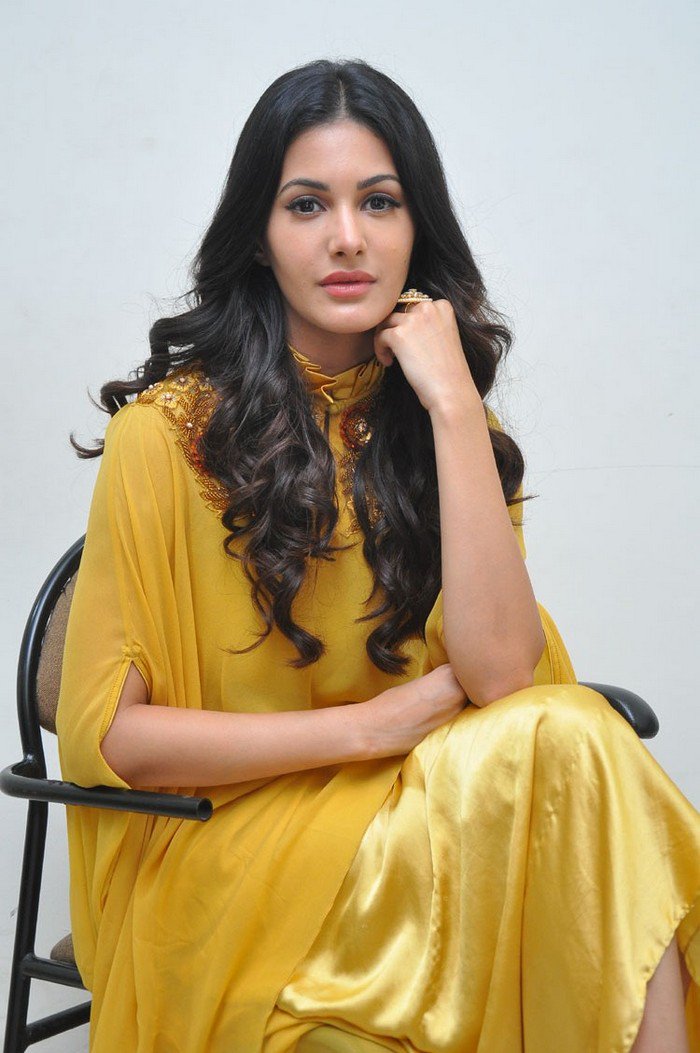 అమైరా దస్తూర్ లేటెస్ట్ గ్యాలరీ