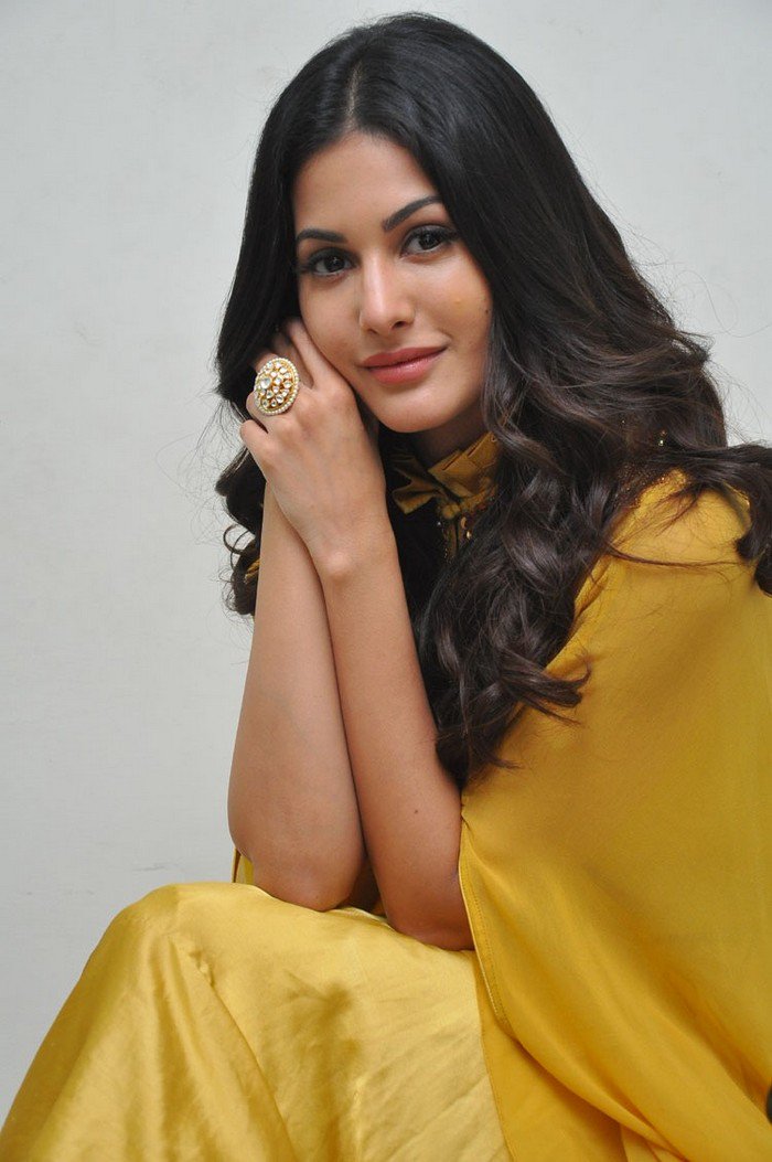 అమైరా దస్తూర్ లేటెస్ట్ గ్యాలరీ