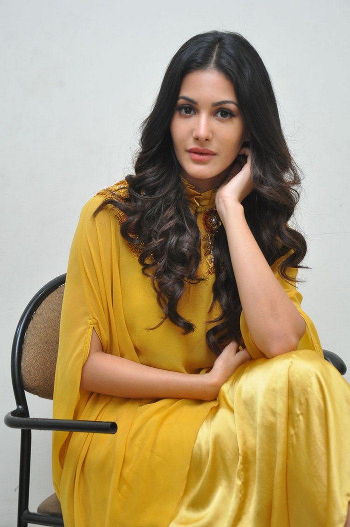 అమైరా దస్తూర్ లేటెస్ట్ గ్యాలరీ