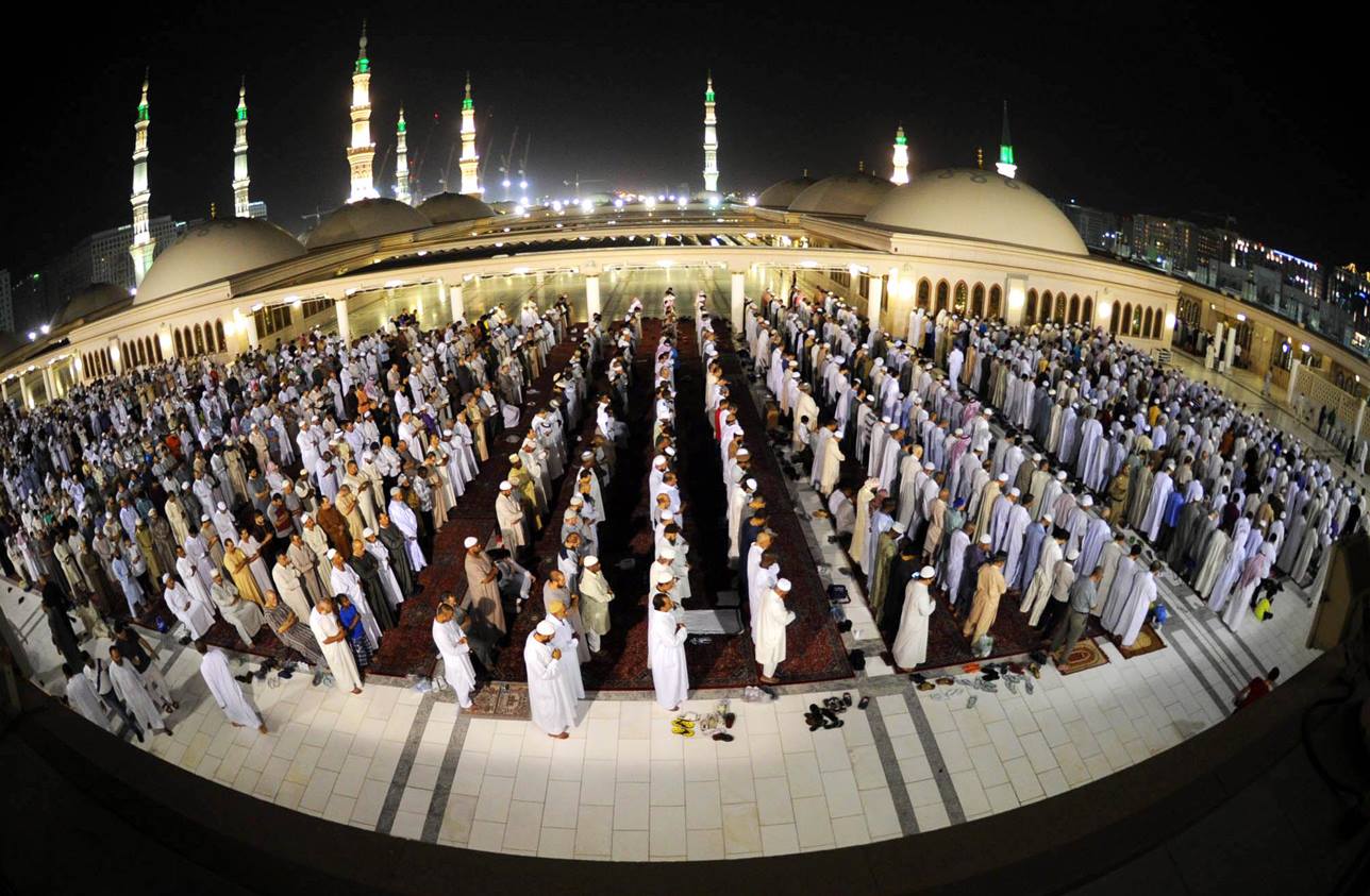 Taraweeh prayer at the Masjid an Nabawi