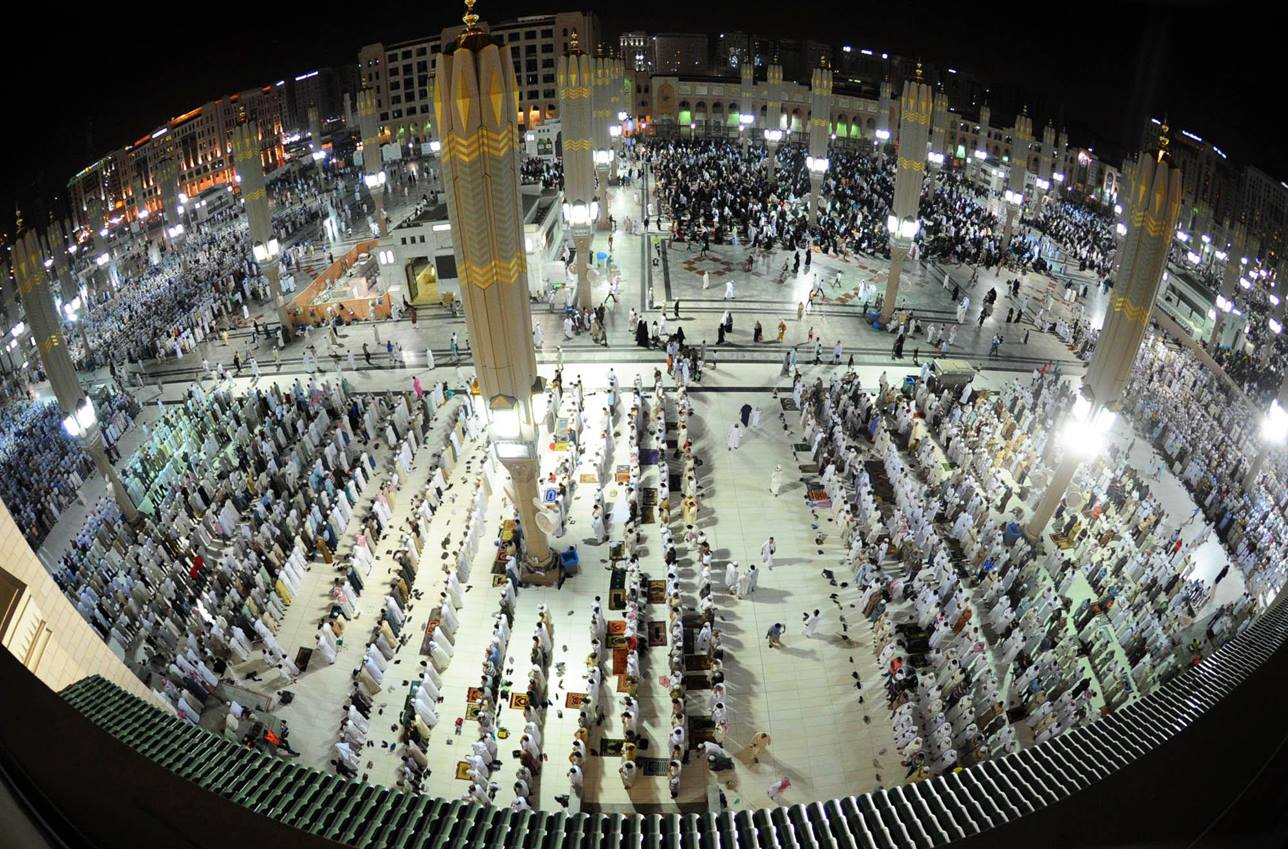 Taraweeh prayer at the Masjid an Nabawi