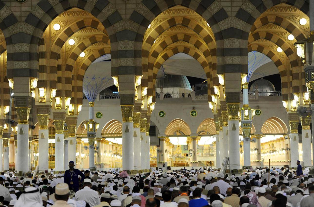 Taraweeh prayer at the Masjid an Nabawi