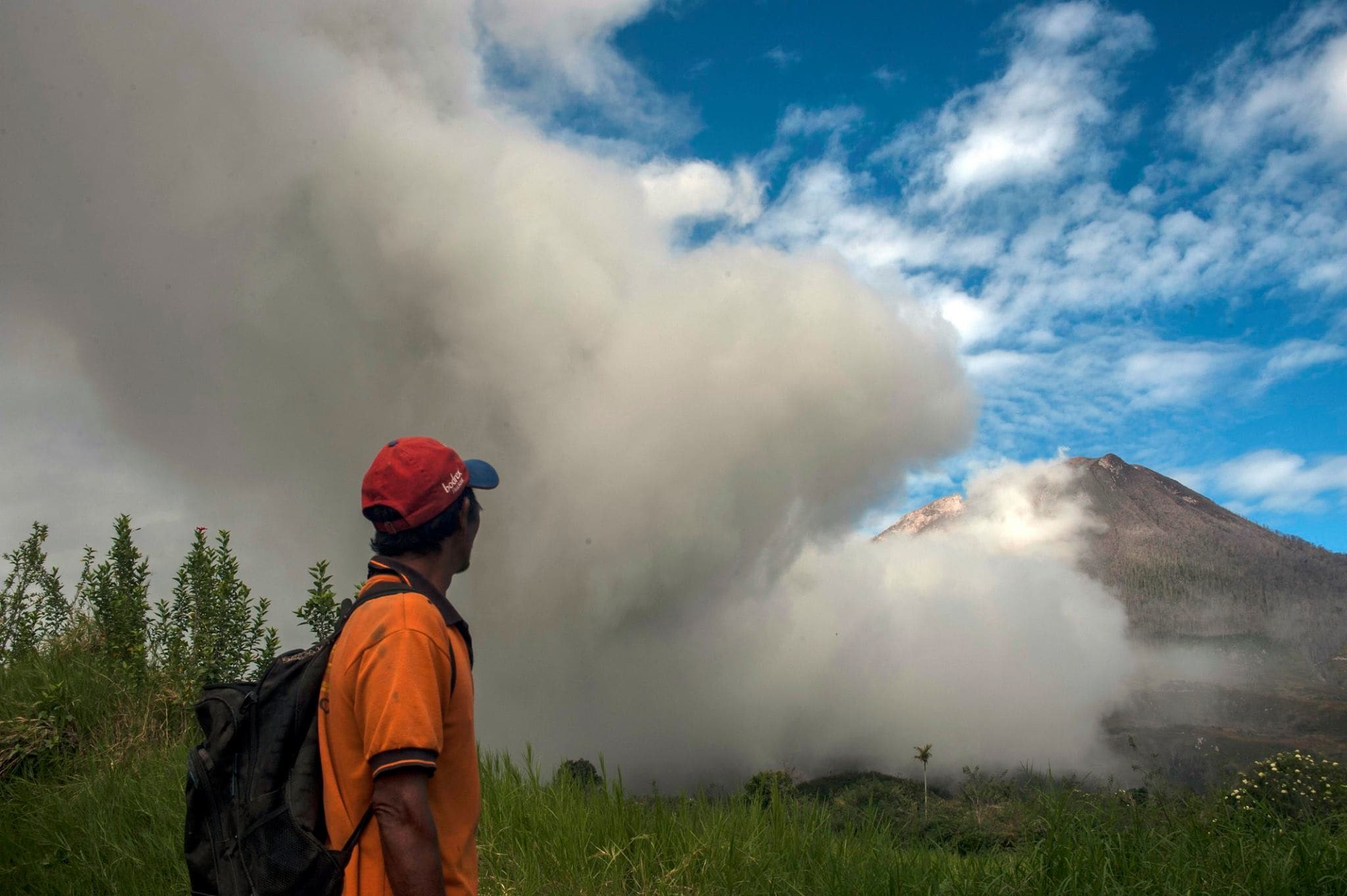 MountSinabung erupts