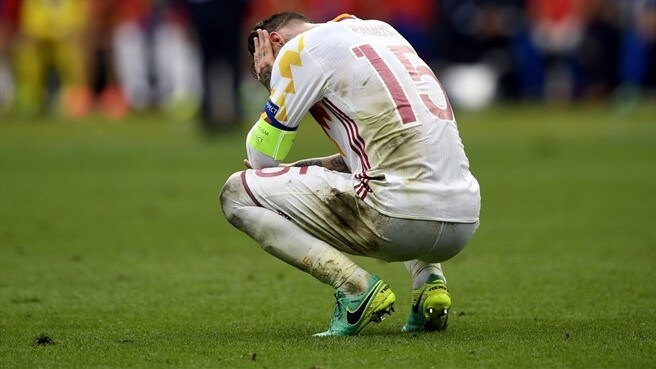 italy beat defending champion spain