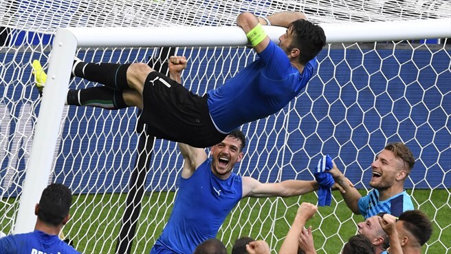italy beat defending champion spain