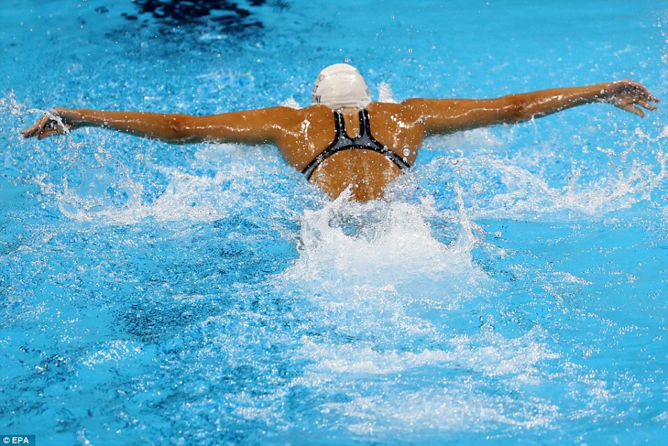 Incredible photos show off Olympic swimmers