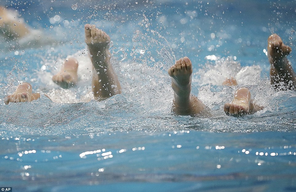 Incredible photos show off Olympic swimmers