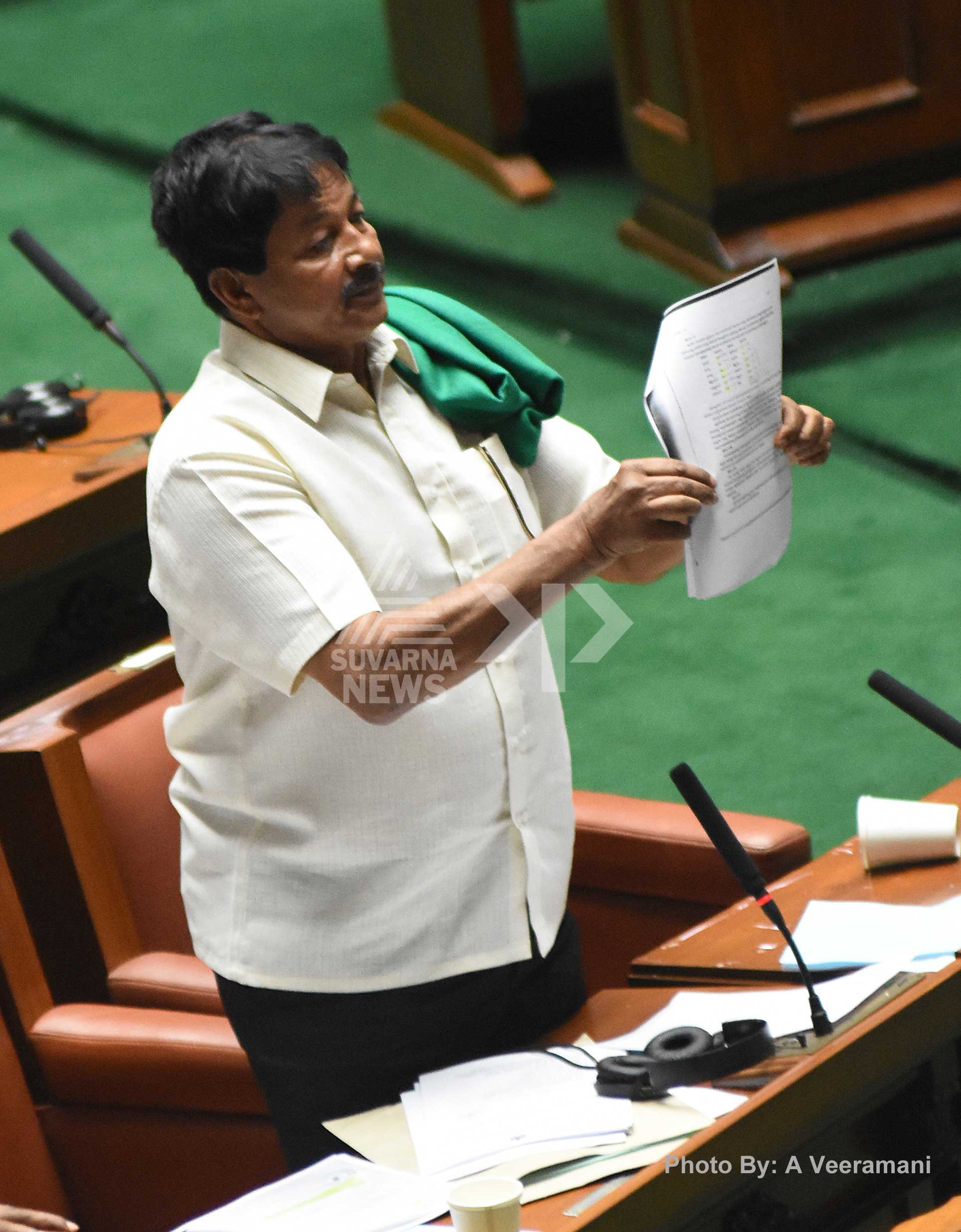 <p>ಈ ಹಿಂದೆ ಪುಟ್ಟಣ್ಯಯ್ಯರು ಮಾತನಾಡುವಾಗ, ಕ್ರೀಡಾ ಇಲಾಖೆಗೆ ಇಟ್ಟಿರುವ ಹಣ ಕುಸ್ತಿಪಟುಗಳ ಲಂಗೋಟಿಗೂ ಸಾಲಲ್ಲ ಅಂದಿದ್ರು. ಅದೇ ರೀತಿ ಈ ಬಾರಿಯೂ ಕೊಟ್ಡಿರೋ ಹಣ ಸಾಕಾಗಲ್ಲ ಎಂದು ಶಿವಲಿಂಗೇಗೌಡ ಅಭಿಪ್ರಾಯ ಪಟ್ಟಿದ್ದಾರೆ.</p>