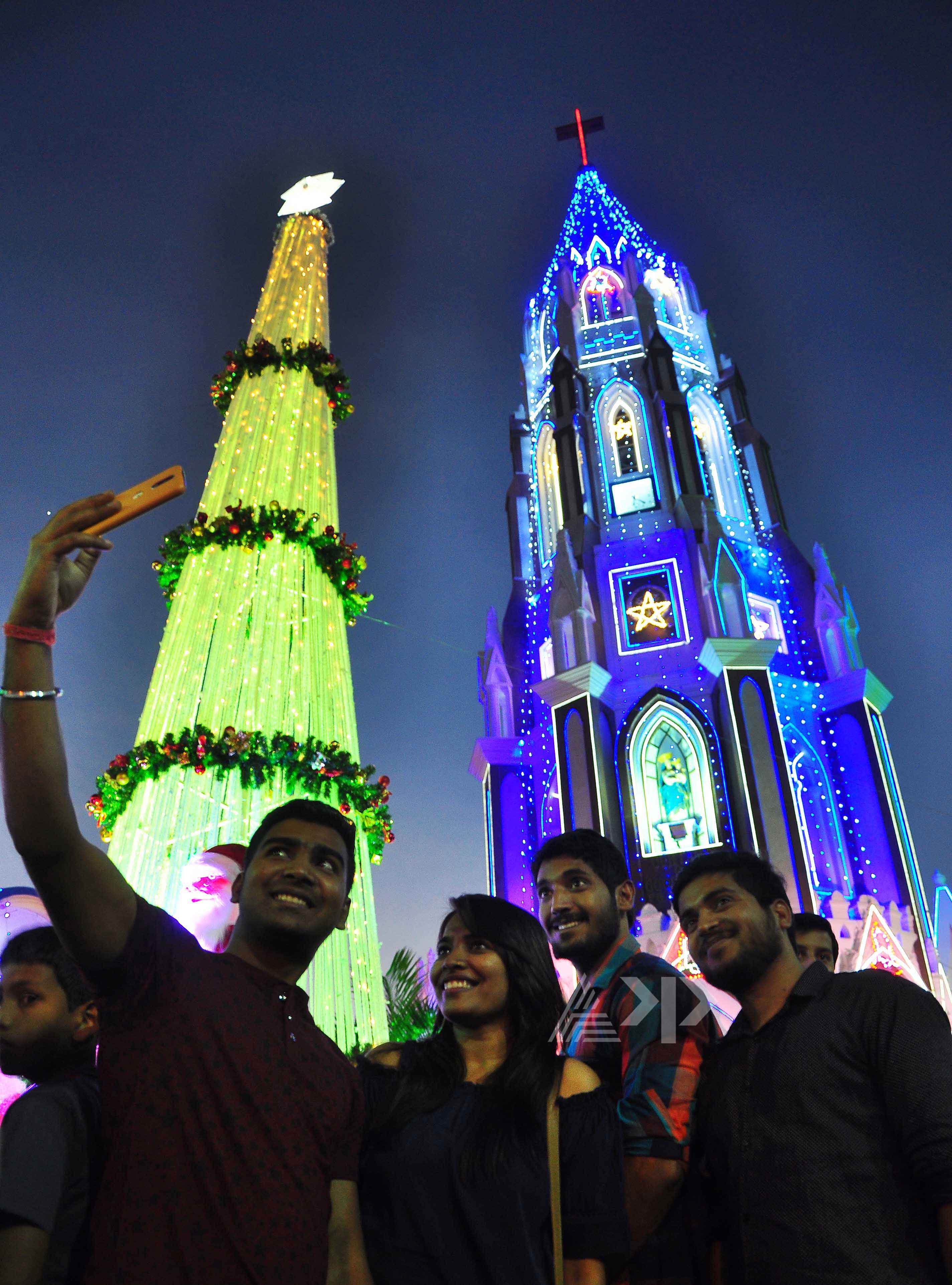 ರಾಜಧಾನಿ ಬೆಂಗಳೂರಿನಲ್ಲಿ ಸಡಗರದ ಕ್ರಿಸ್'ಮಸ್ ಆಚರಣೆ