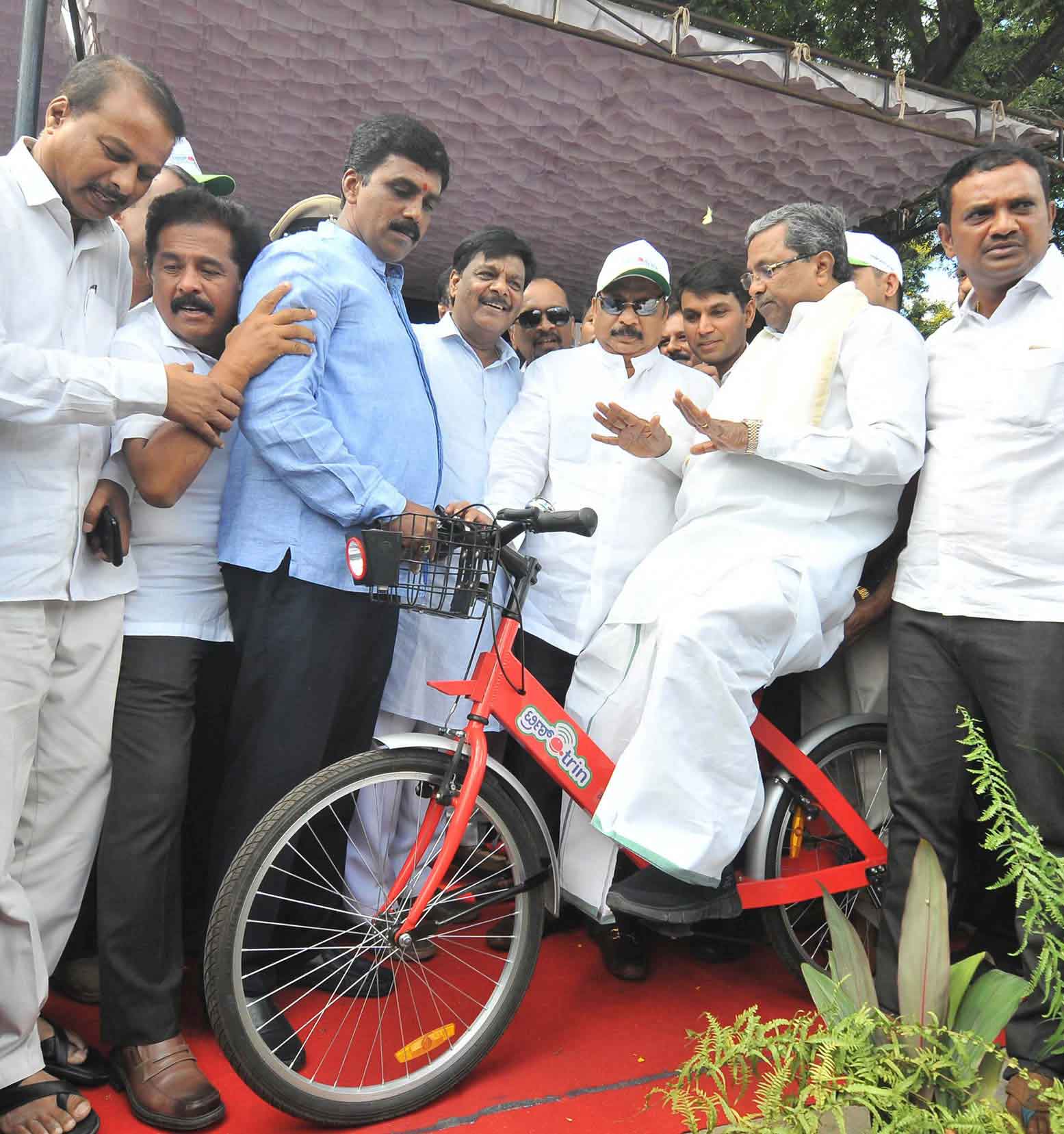 This Is How CM Siddramaiah Doing Cycling