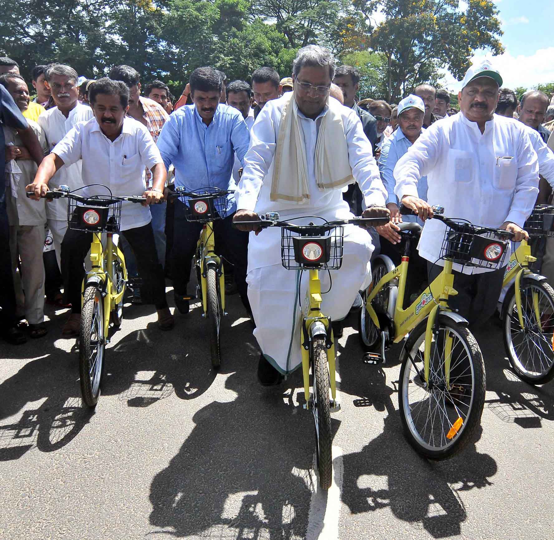 This Is How CM Siddramaiah Doing Cycling