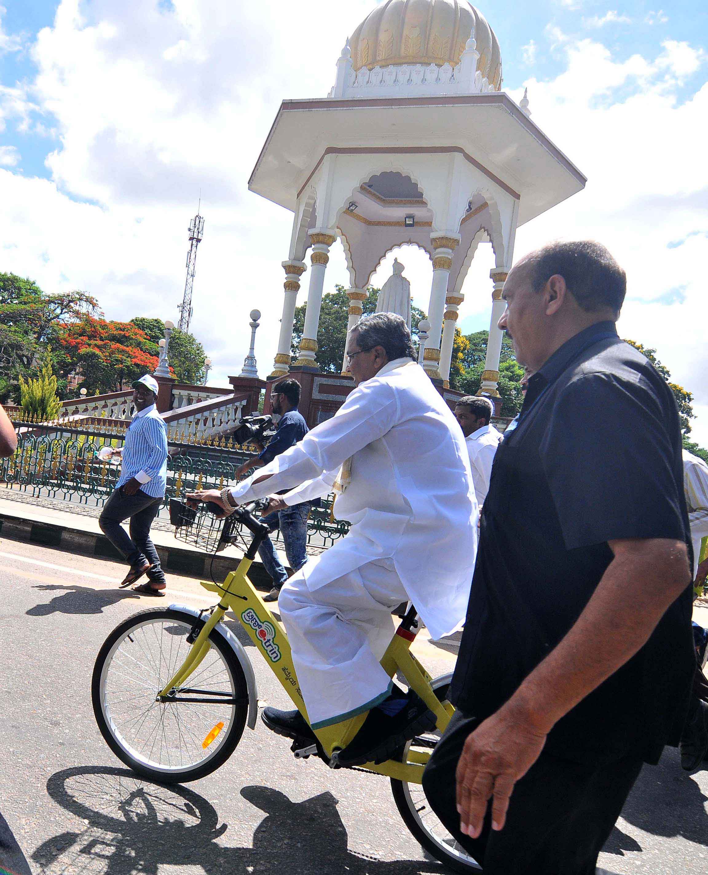 This Is How CM Siddramaiah Doing Cycling