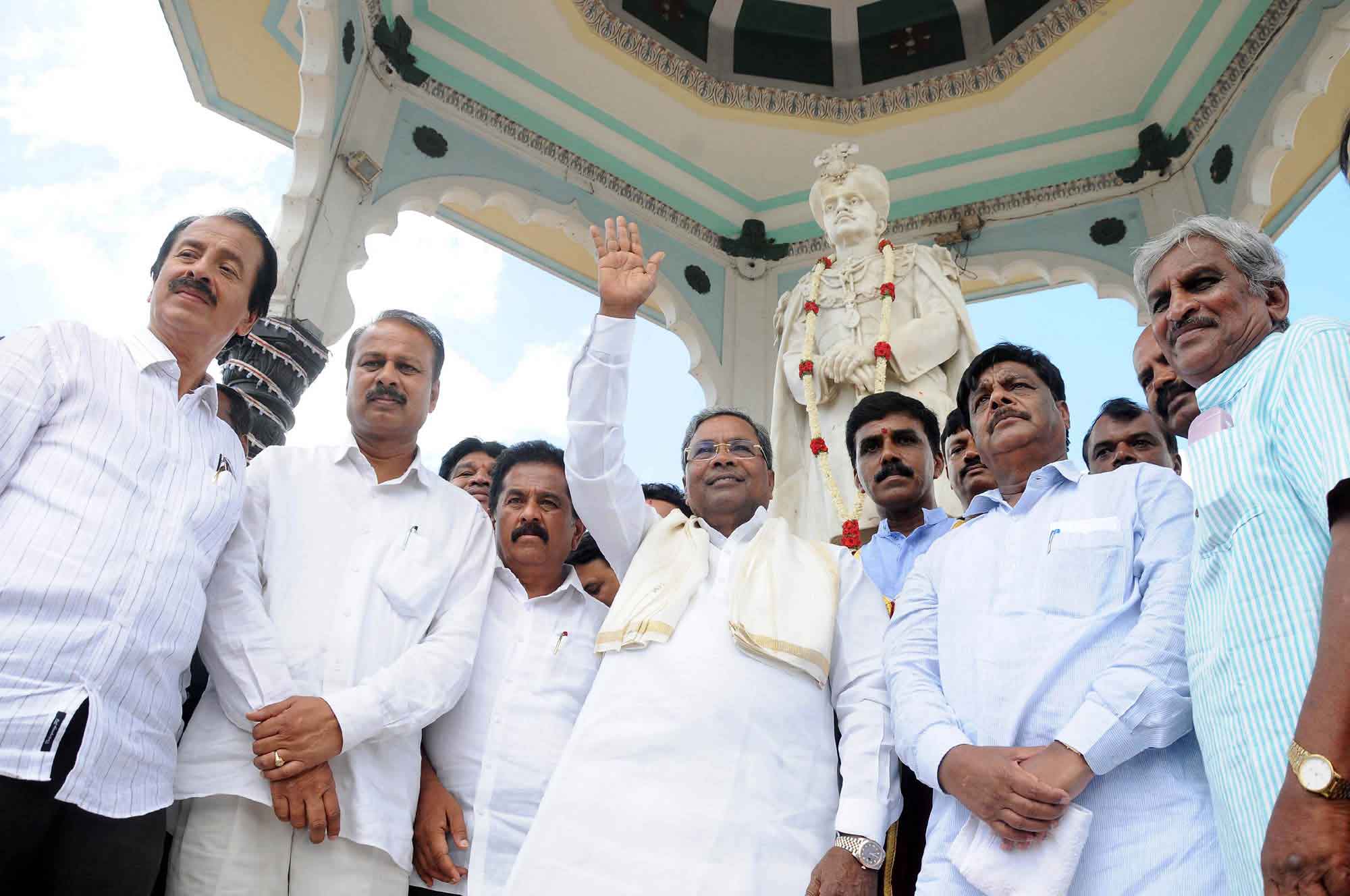 This Is How CM Siddramaiah Doing Cycling