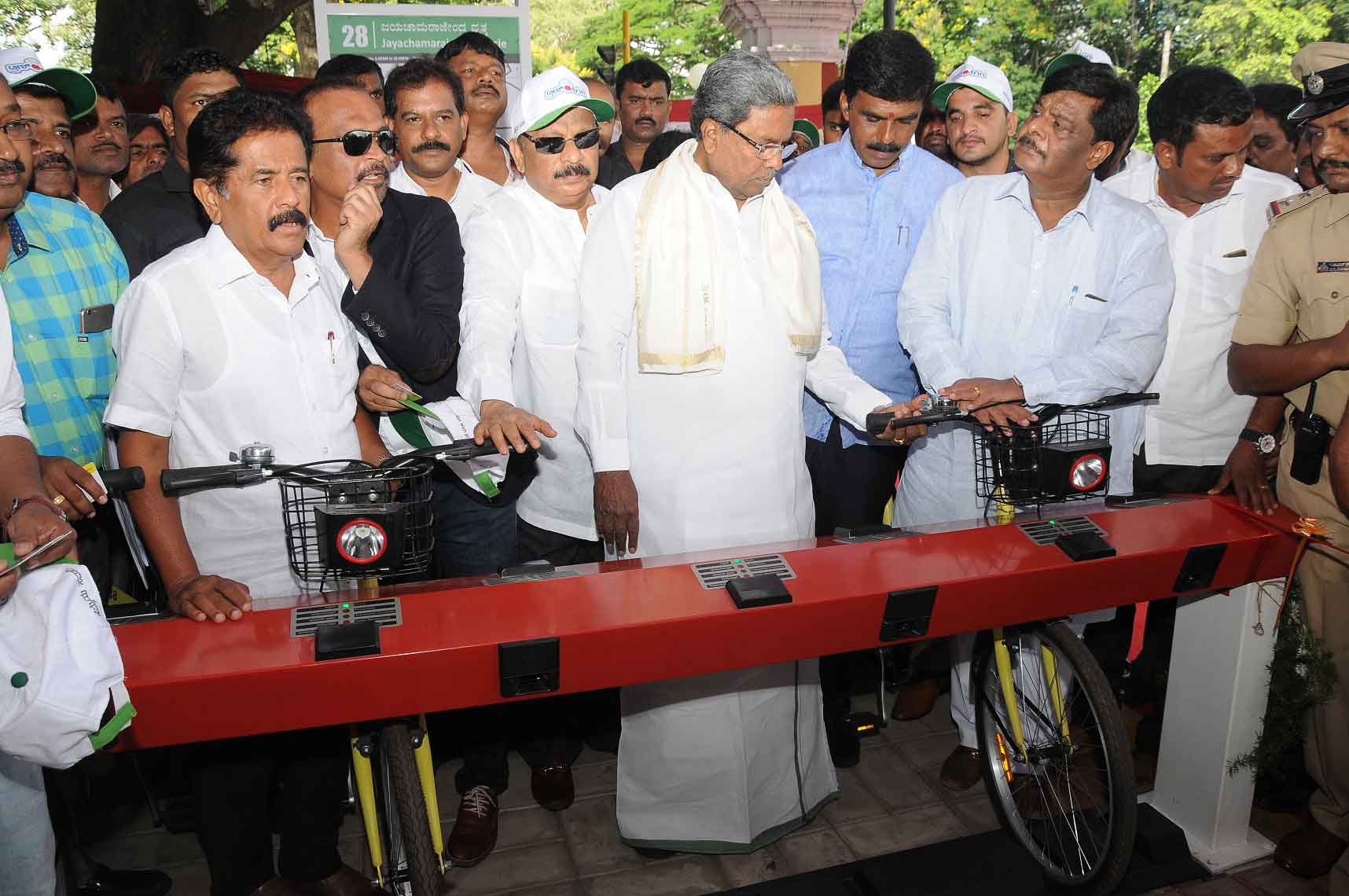 This Is How CM Siddramaiah Doing Cycling