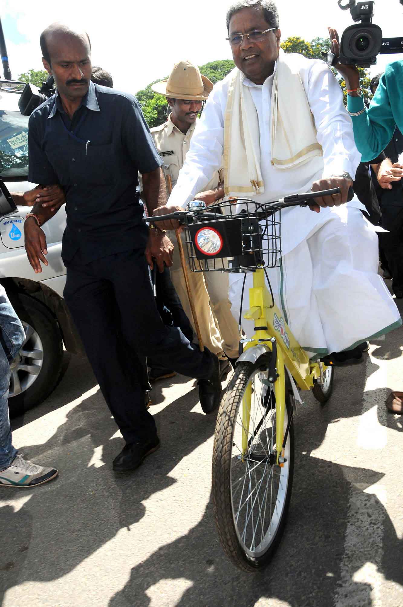 This Is How CM Siddramaiah Doing Cycling