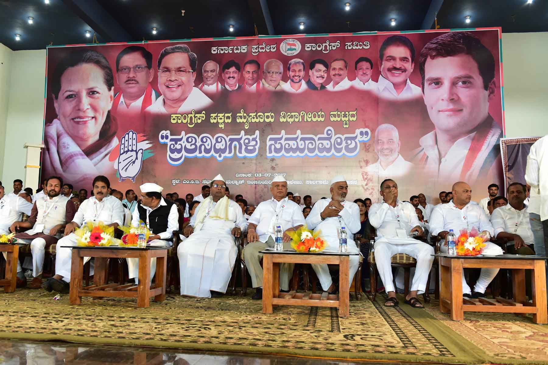 This is how cm looks in gandhi topi
