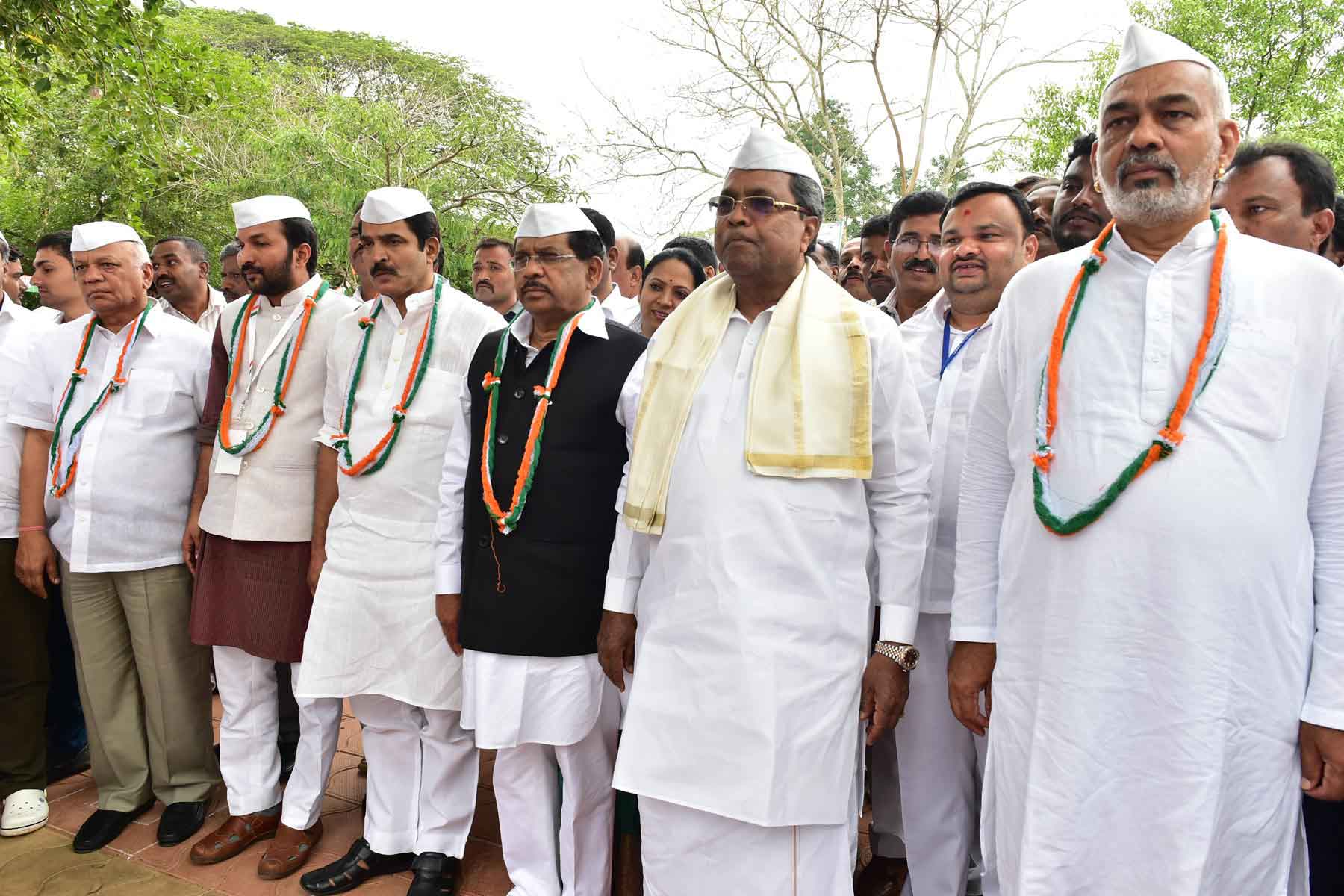 This is how cm looks in gandhi topi