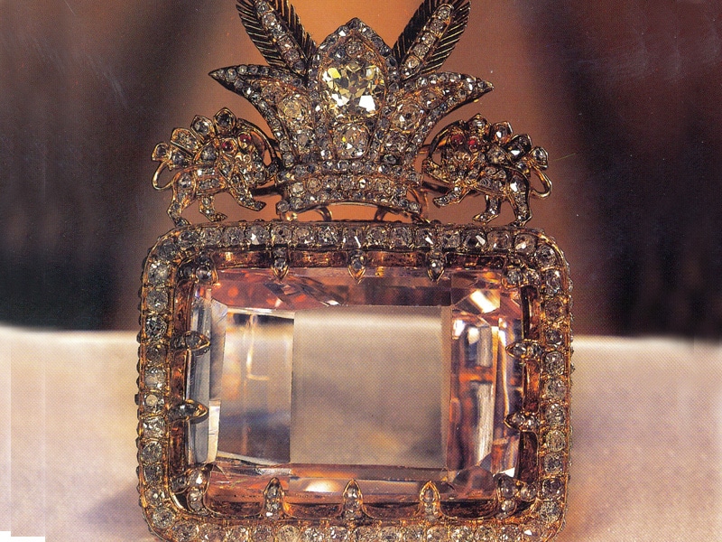 The Kohinoor and 7 priceless gems stolen from India