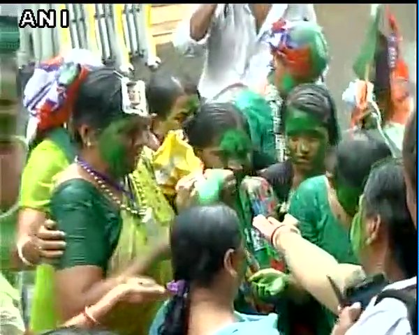 In Pics: Bengal celebrates Mamata's victory